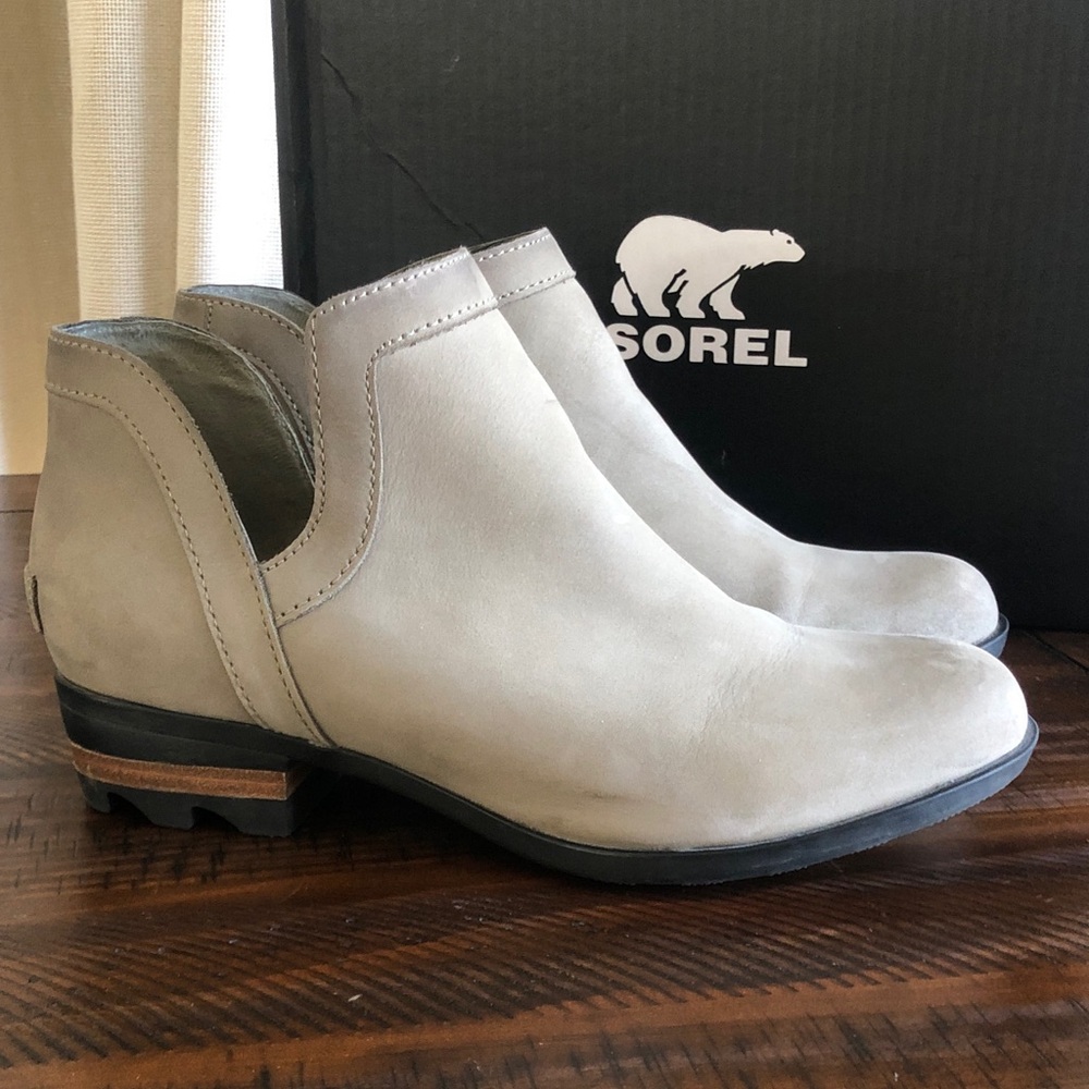 Women’s Sorel Lolla Cut Out Bootie in Sage/Grey. US 8.5